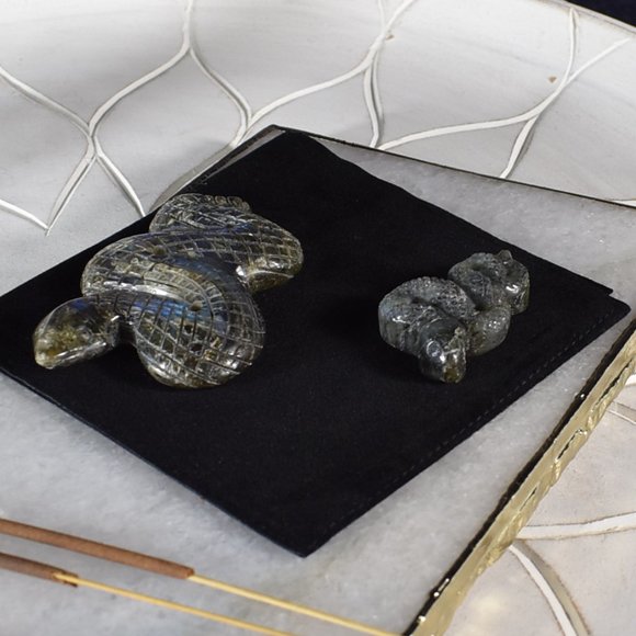 Blue Flash Labradorite Serpent Incense Holder - Picture 10 of 10
